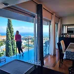 Spacious Summer Fresh Family With Panoramic Sea Views In Apartment