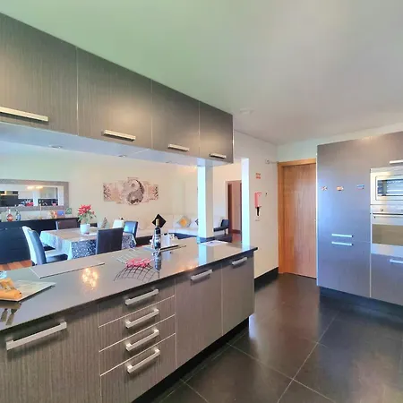 Apartman Bright Spacious Family Apartment With Endless Views Funchal