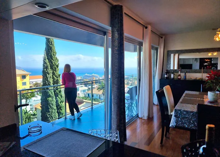 Spacious Summer Fresh Family With Panoramic Sea Views In アパート