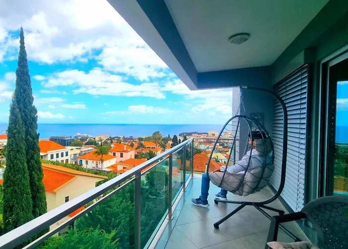 アパート Spacious Summer Fresh Family With Panoramic Sea Views In フンシャル