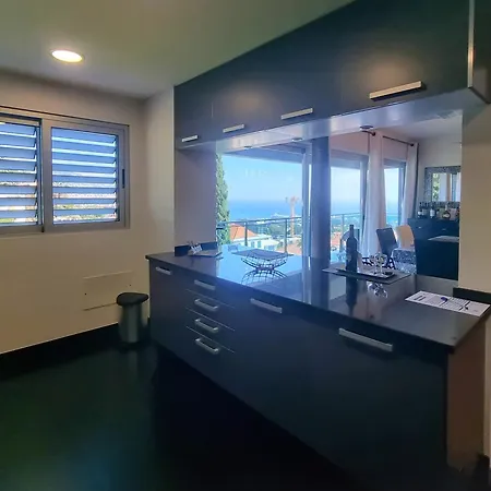 Funchal Summer Stay, Ocean Views, Big Spaces Sea Air Apartment