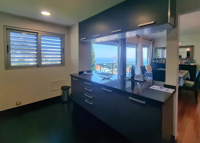 Spacious Summer Fresh Family With Panoramic Sea Views In Lejlighed