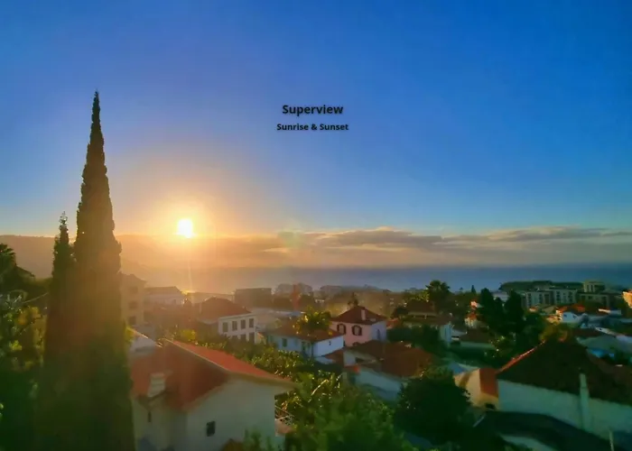 Spacious Summer Fresh Family With Panoramic Sea Views In Funchal (Madeira)