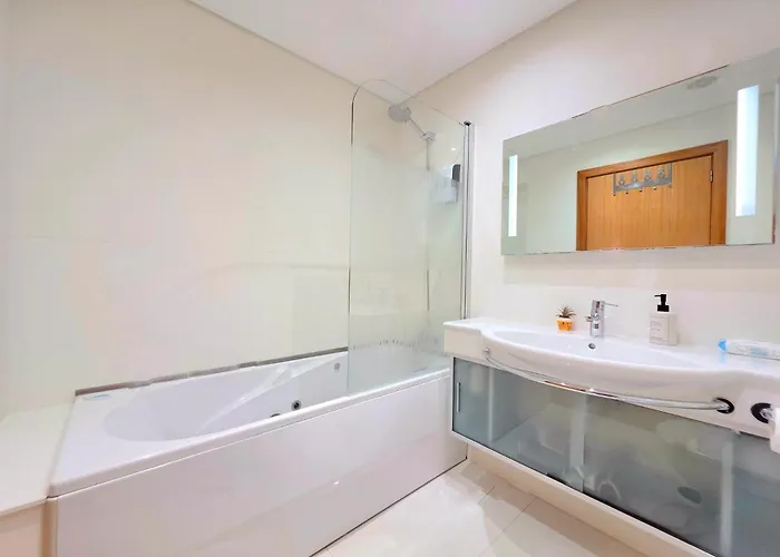 Spacious Summer Fresh Family With Panoramic Sea Views In Funchal (Madeira)