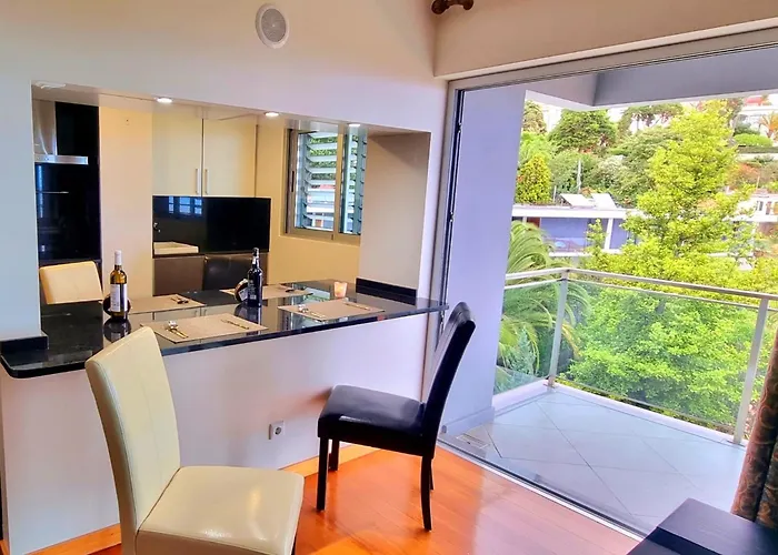 Spacious Summer Fresh Family With Panoramic Sea Views In Funchal (Madeira)