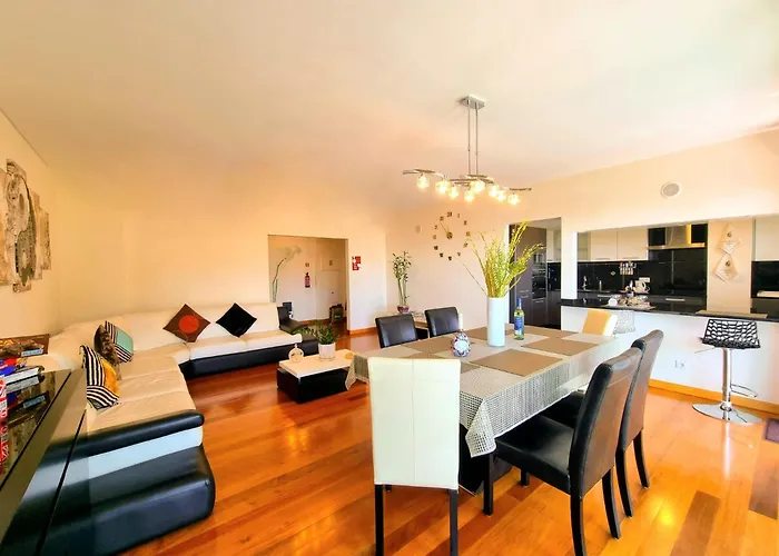 Spacious Summer Fresh Family With Panoramic Sea Views In Lejlighed